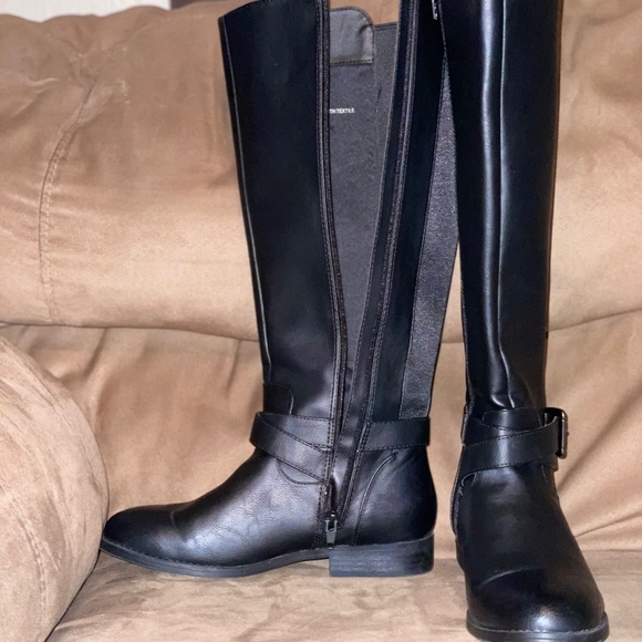 Winter Boots - Picture 1 of 3